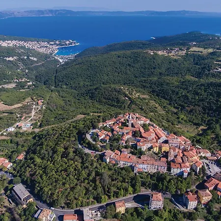Beautiful Stacaravan In Labin